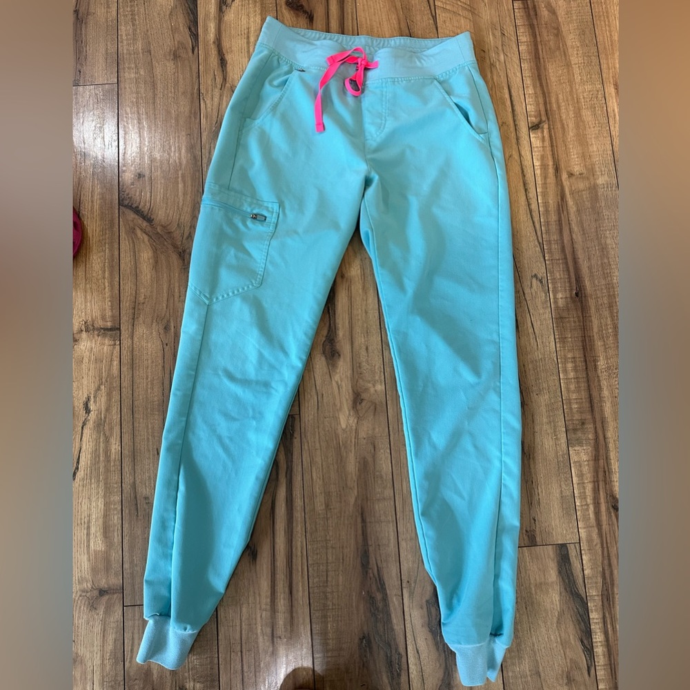 ⚡️ Neon Blue Wear Figs Technical Collection Scrub Bottoms Size S/T